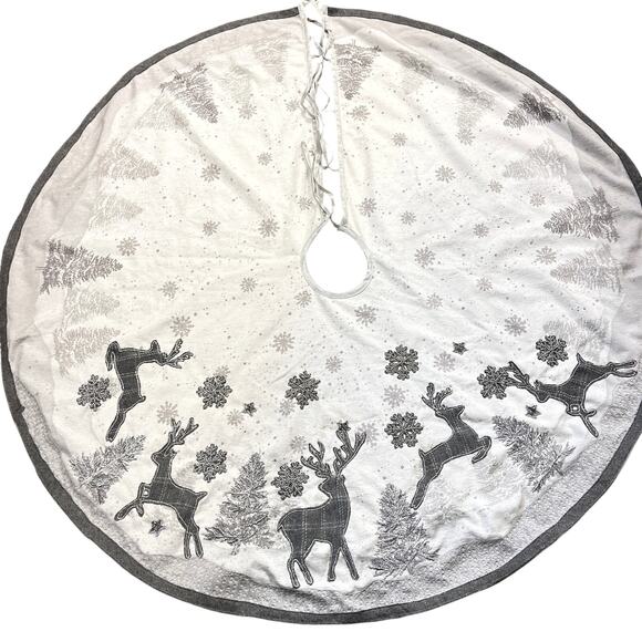 Nicole Miller Christmas Tree Skirt 50" Beaded Embroidered Deer Winter Scene